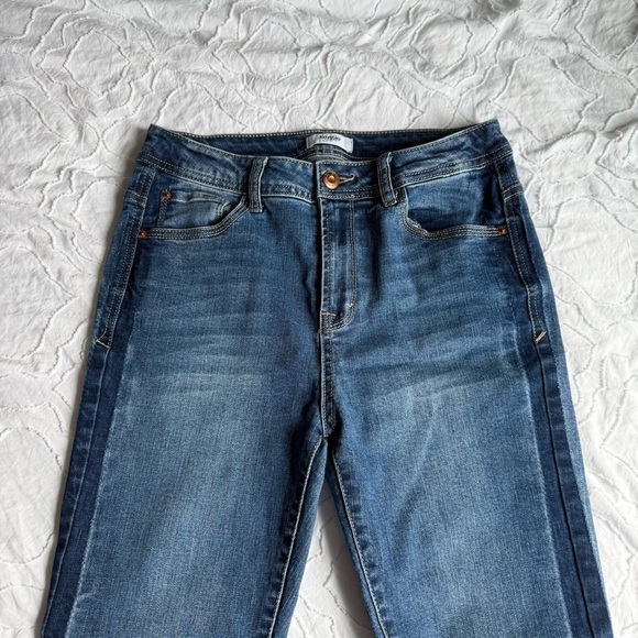 Kensie Blue Skinny Jeans Medium Wash with Dark Wash Detail - Picture 2 of 9